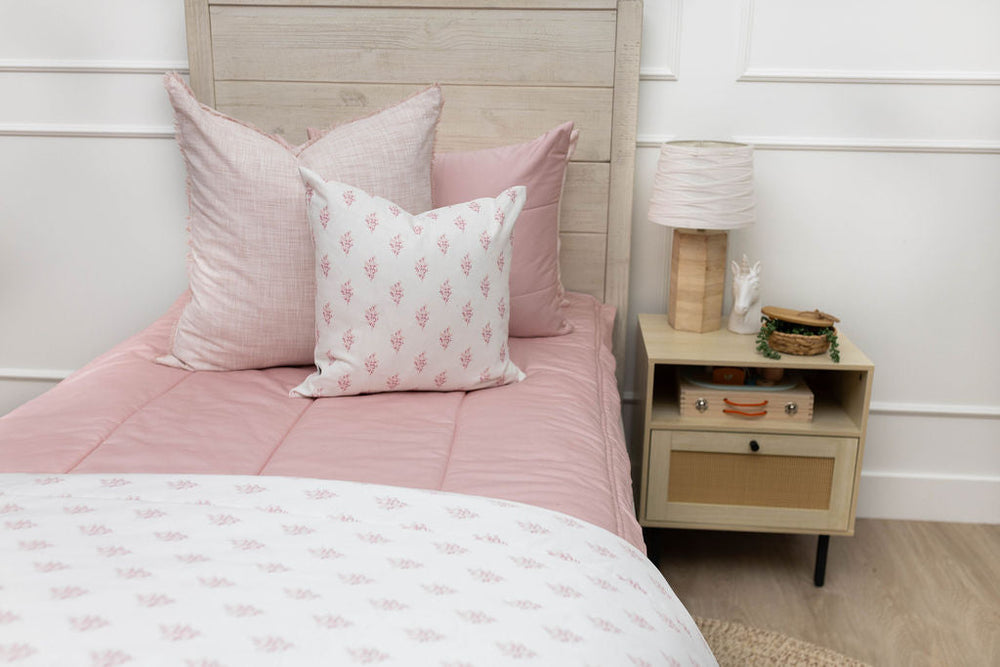 
                  
                    Ella Beddy's
                  
                