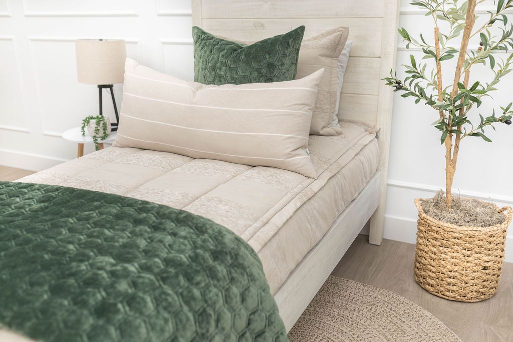 
                  
                    Halston Luxe Beddy's
                  
                