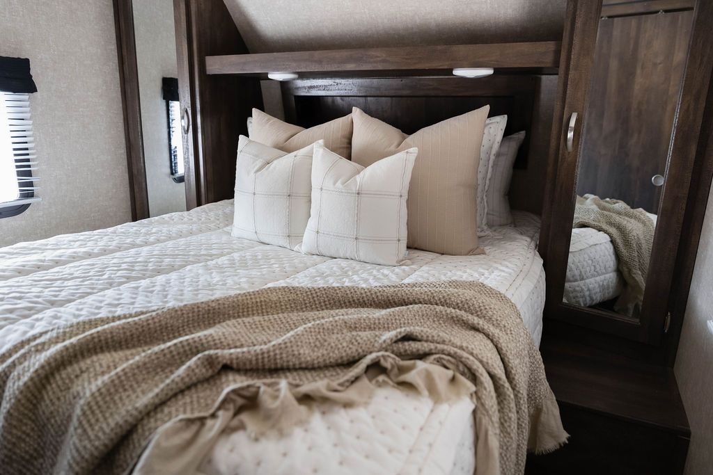 
                  
                    Monroe Luxe Beddy's
                  
                