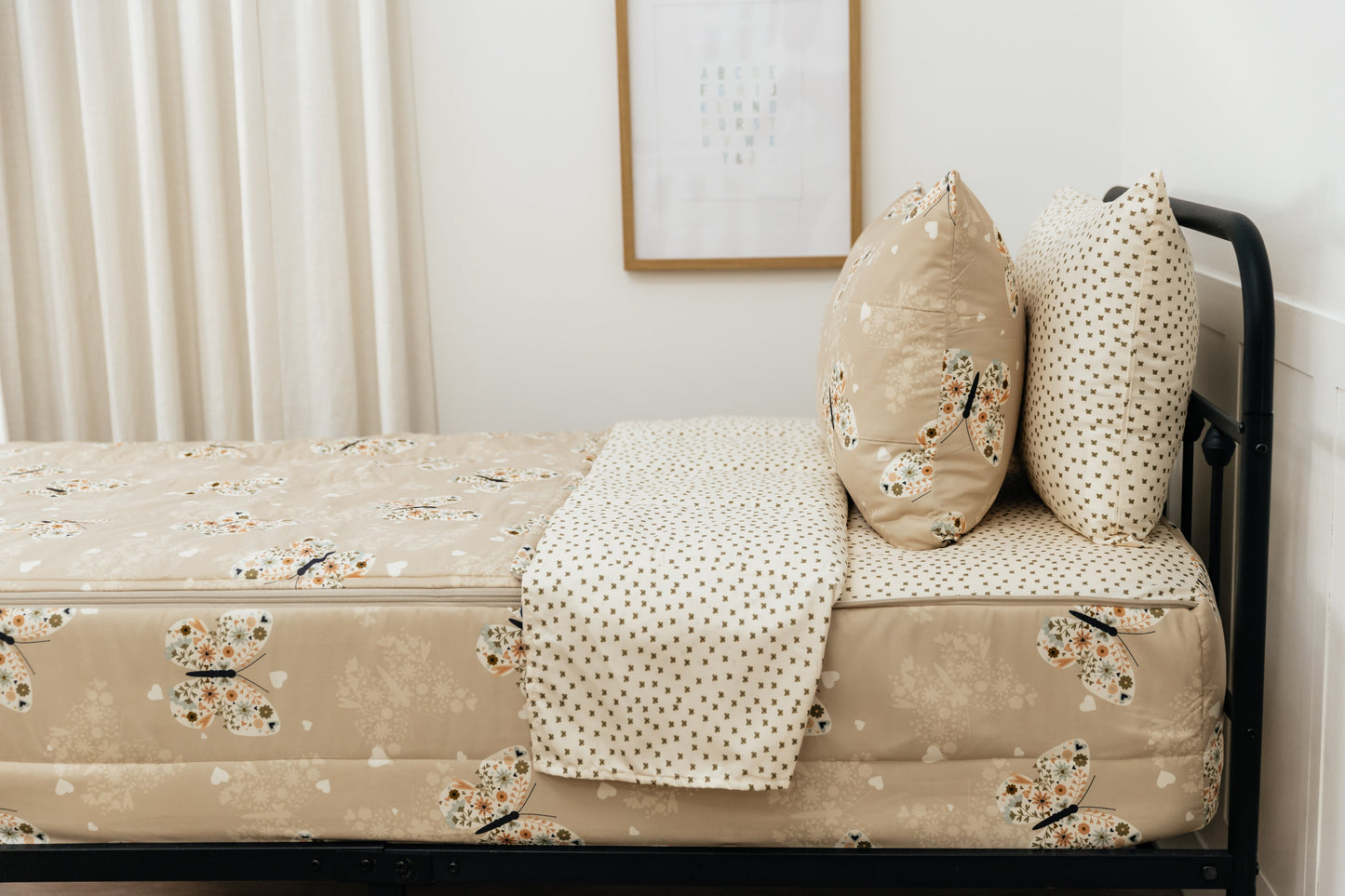 
                  
                    Butterfly Love Zipper Bedding
                  
                
