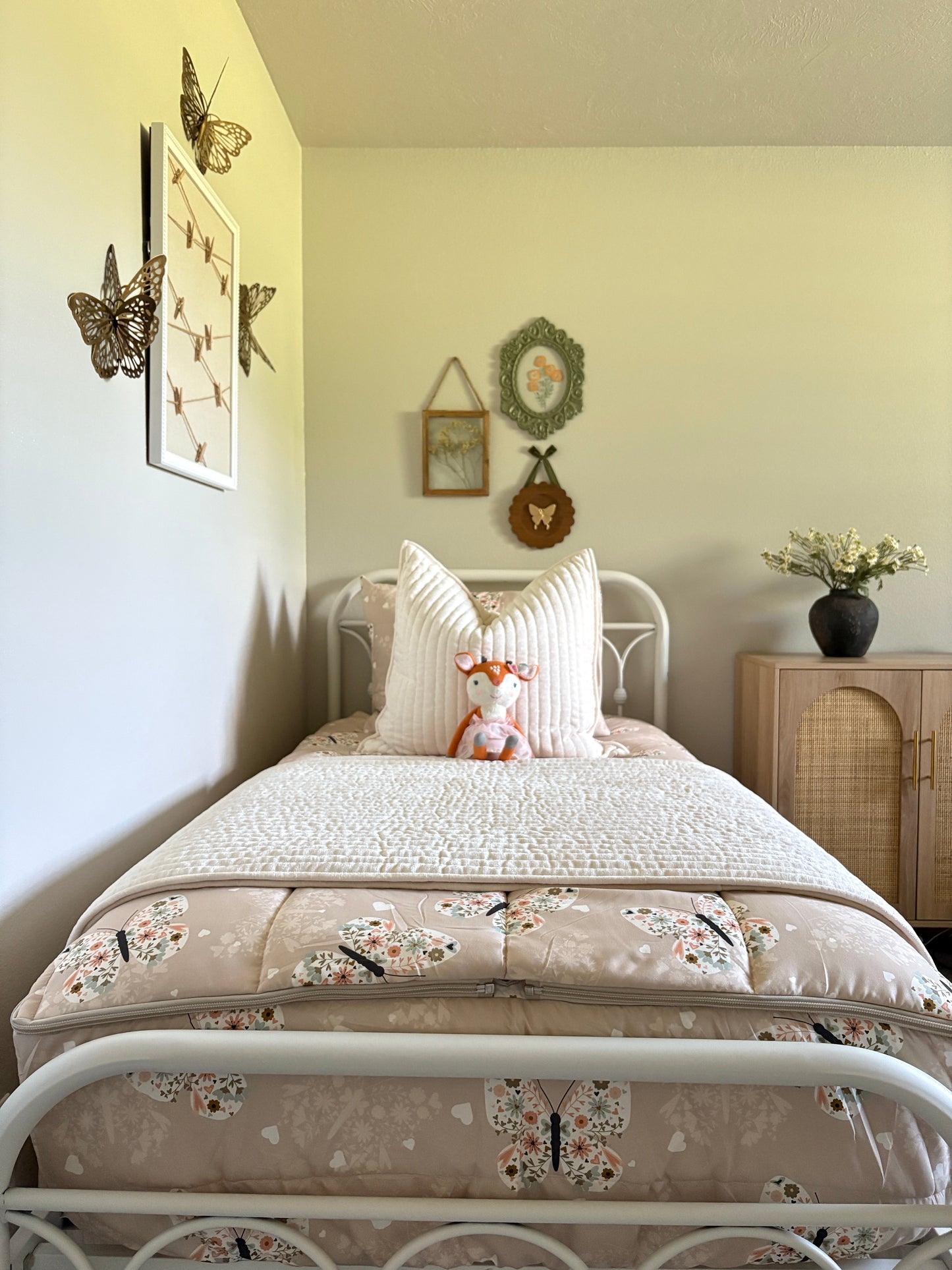 
                  
                    Butterfly Love Zipper Bedding
                  
                