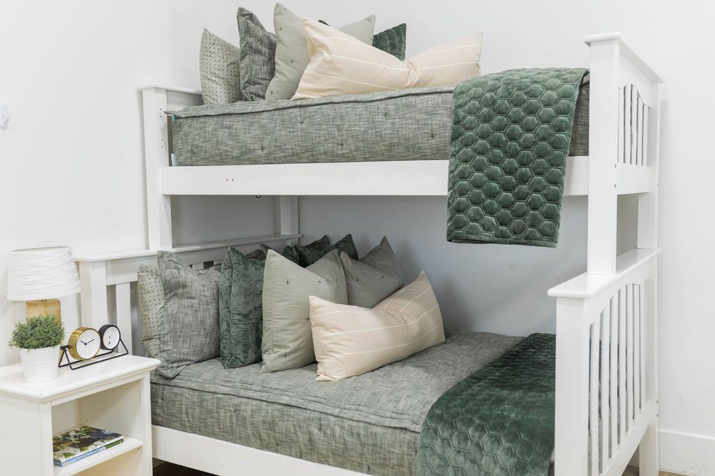
                  
                    Remington Luxe Beddy's
                  
                