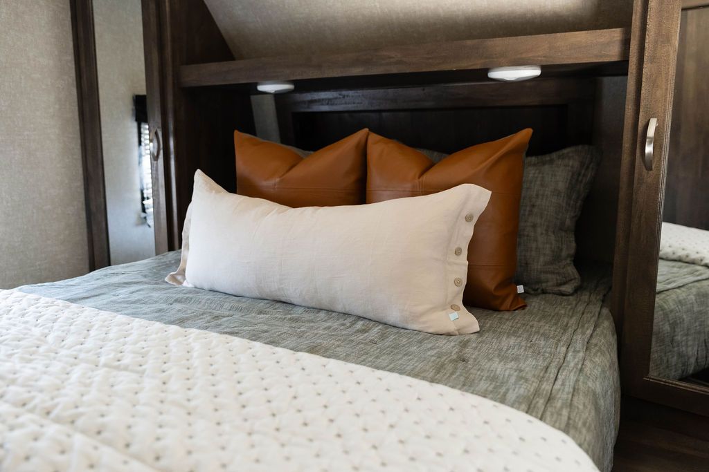 
                  
                    Remington Luxe Beddy's
                  
                