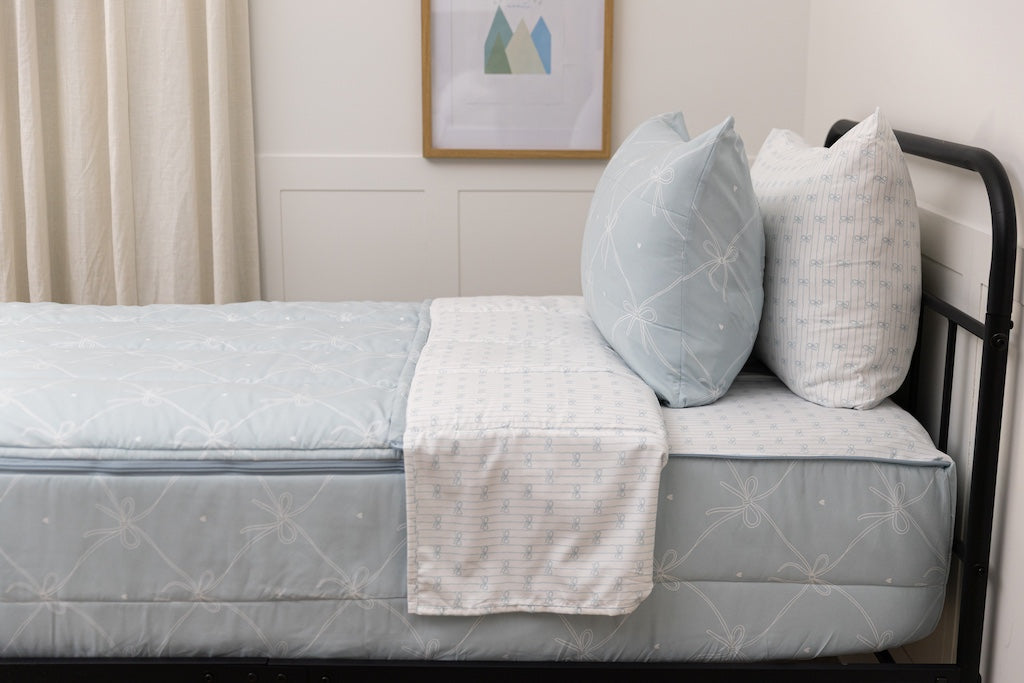 
                  
                    Tied With A Bow Zipper Bedding
                  
                
