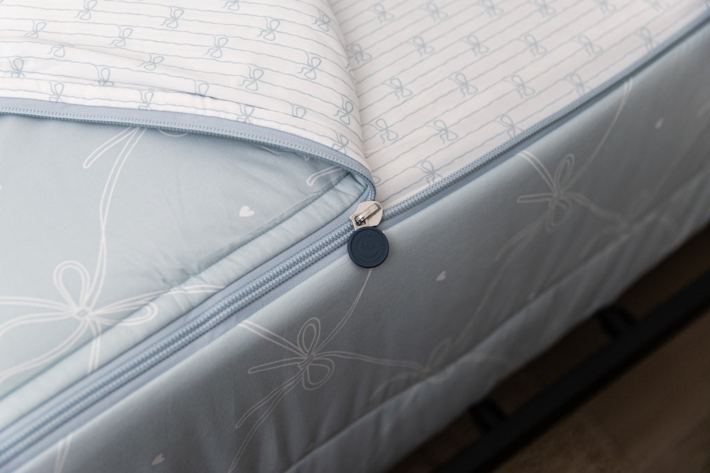 
                  
                    Tied With A Bow Zipper Bedding
                  
                